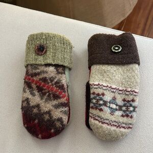 BAABAAZUZU MISMATCHED WOOL MITTENS LINED ONE SIZE